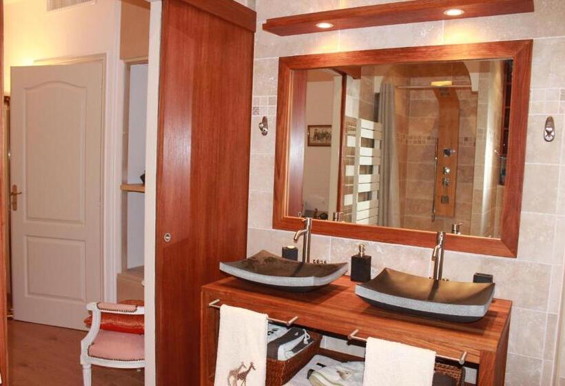 Номер Deluxe, La Villa Topi
