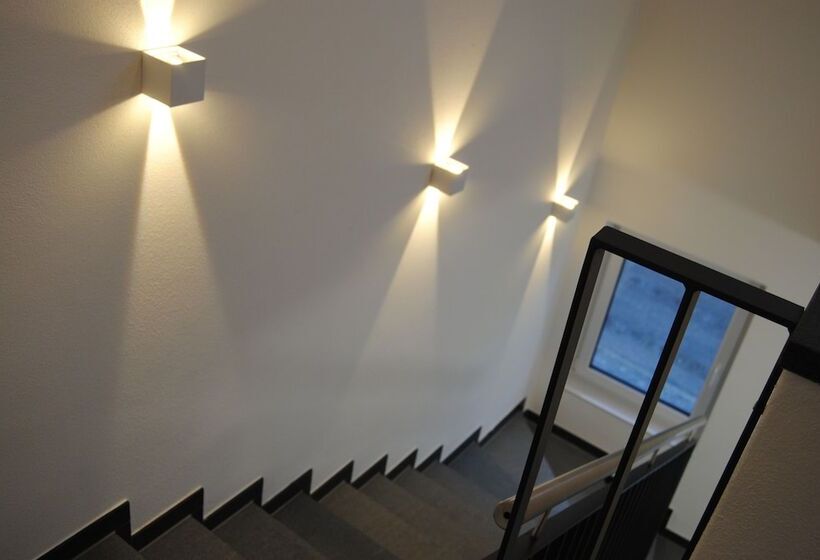 标准单人间, B&s