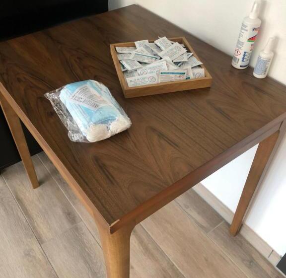 标准单人间, B&s