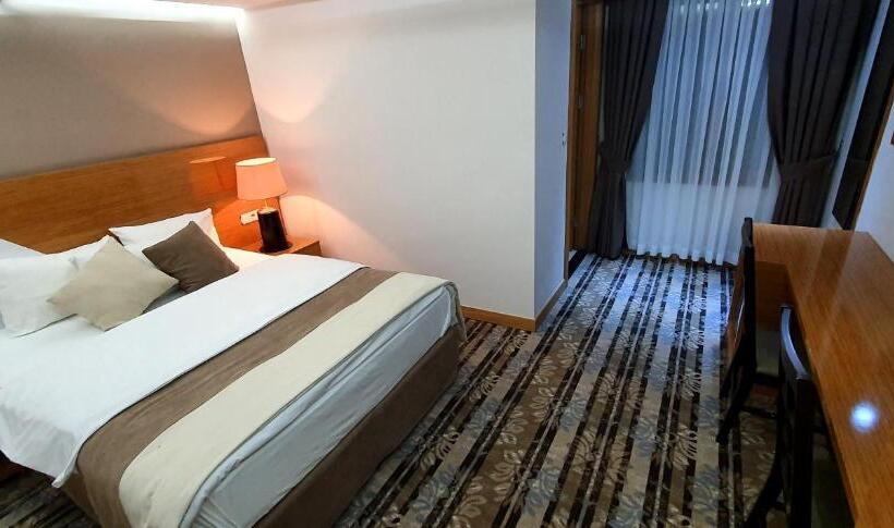 Camera Standard, Bulvar