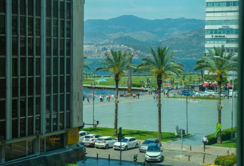 Suite Junior, Bulvar