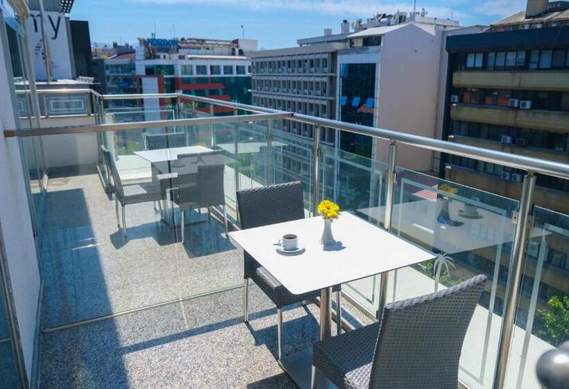 Suite Junior, Bulvar