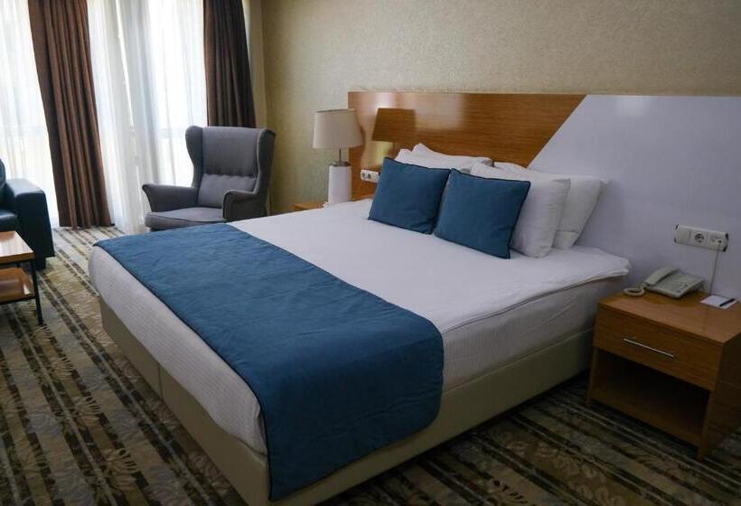 Suite Junior, Bulvar