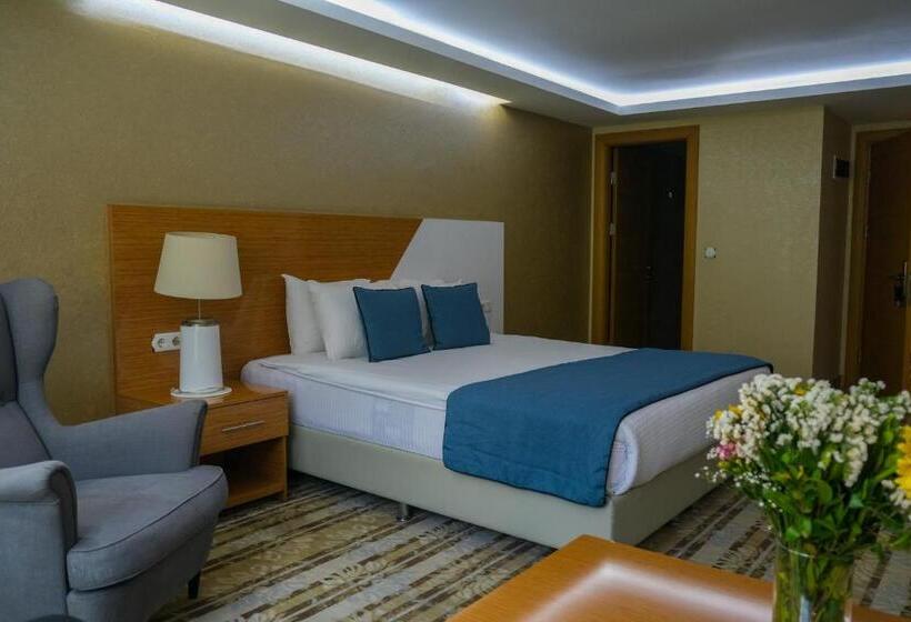 Suite Junior, Bulvar