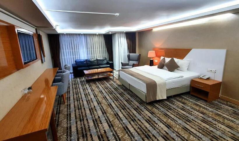 Suite Junior, Bulvar