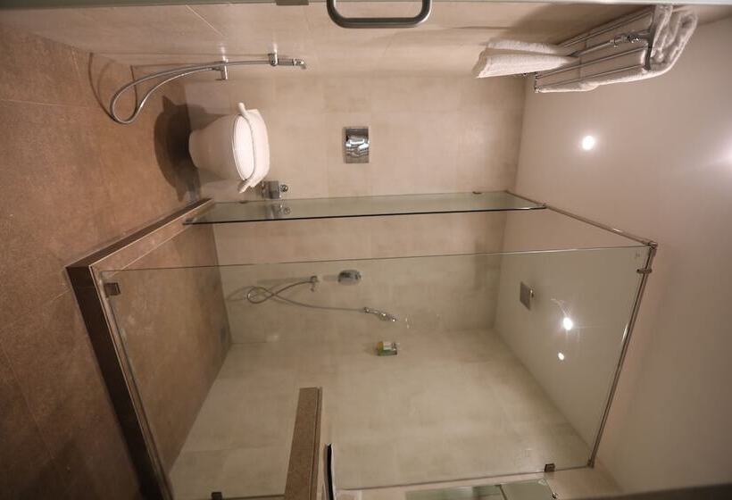 חדר אקזקיוטיב, Cliffton