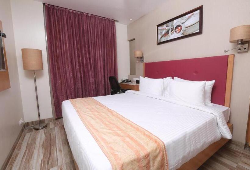 חדר דחוקס עם מיטת קינג, Cliffton