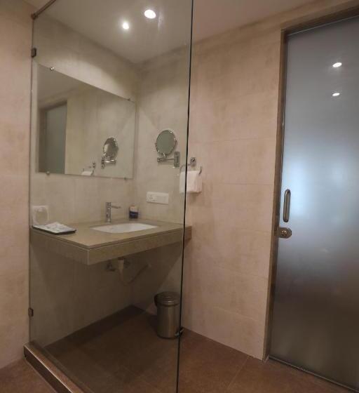 חדר אקזקיוטיב, Cliffton