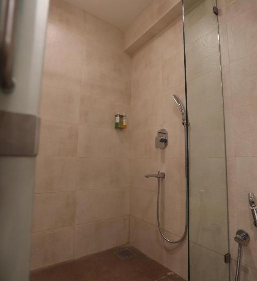 חדר אקזקיוטיב, Cliffton