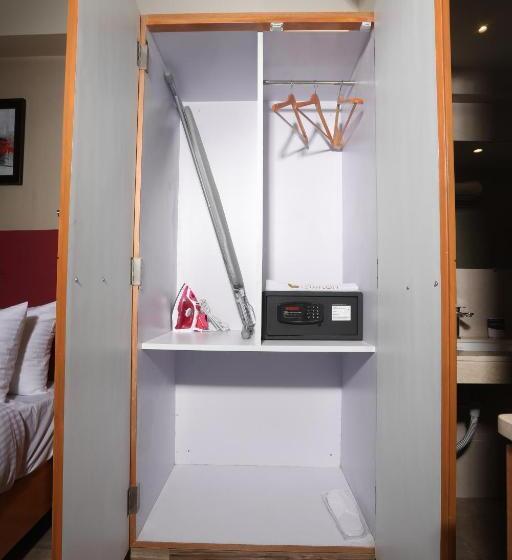 חדר אקזקיוטיב, Cliffton