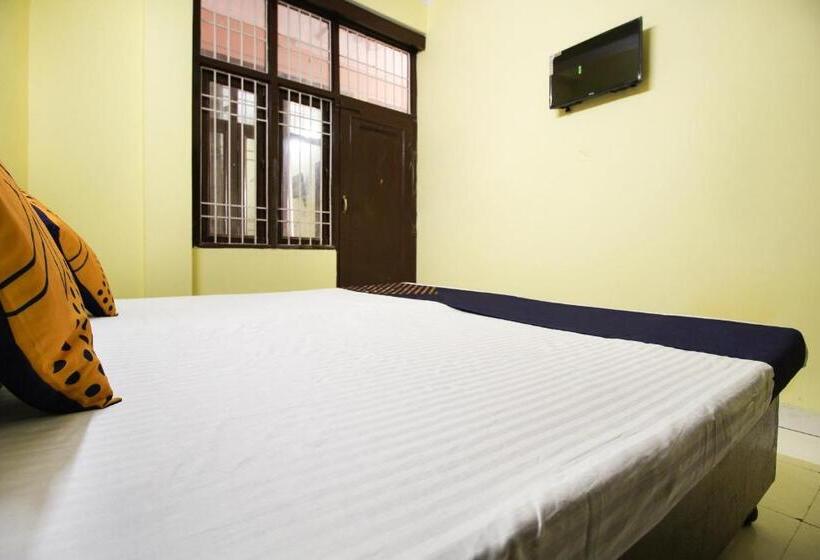 Quarto Triplo Clássico, Kavya Guest House
