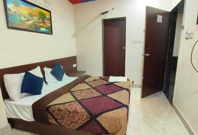 Quarto Triplo Clássico, Kavya Guest House