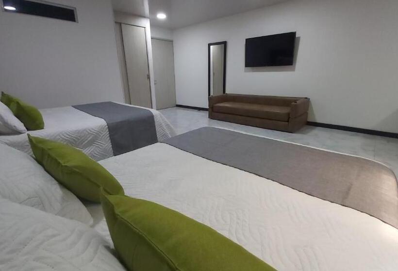 חדר משפחתי, Los Maderos