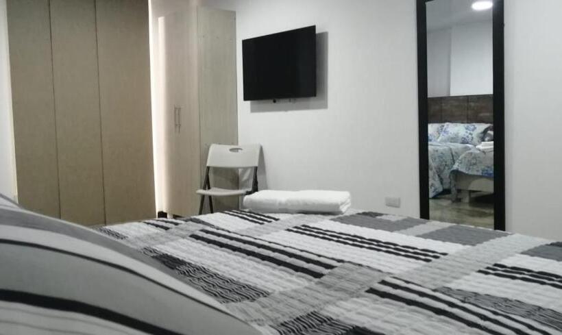 اتاق خانوادگی, Los Maderos