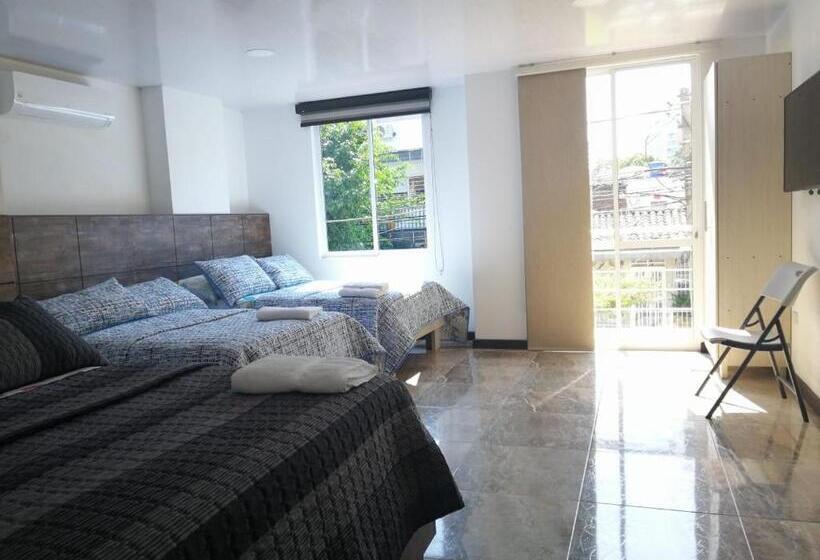 חדר משפחתי, Los Maderos