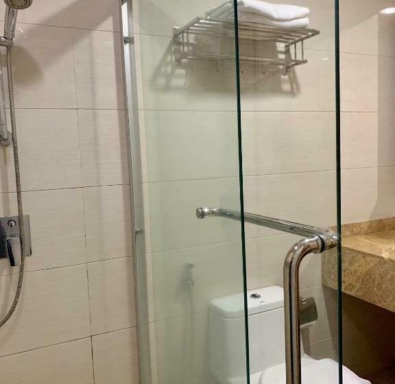 חדר דלוקס לשלושה, Sento