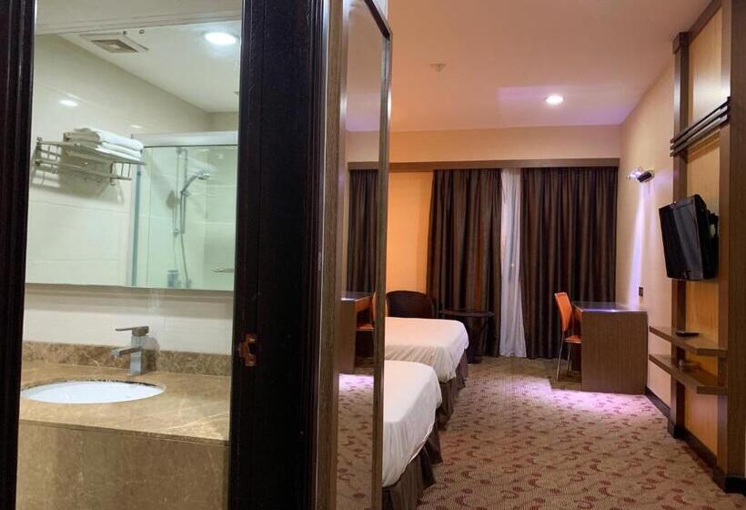 חדר דלוקס לשלושה, Sento