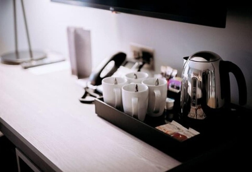 Семейный Номер, The Tytherington