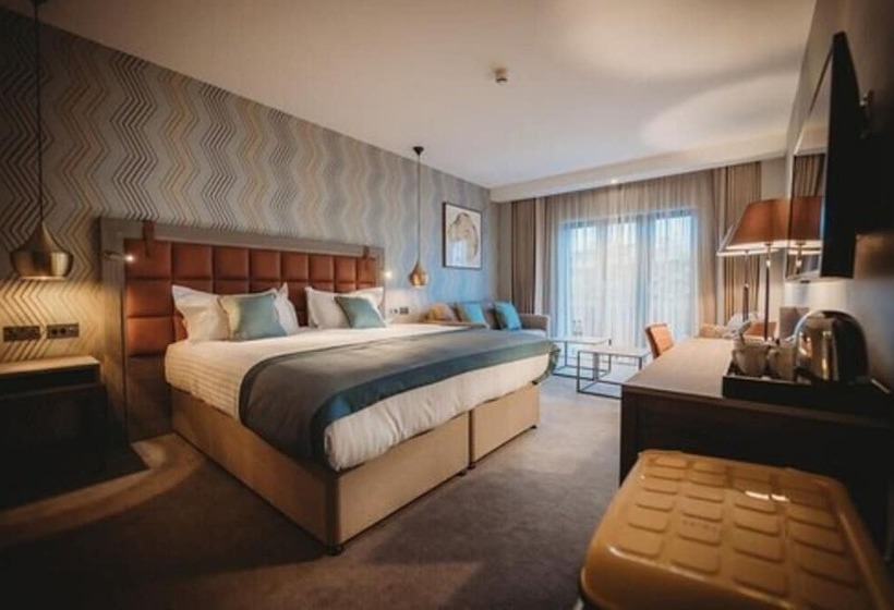 Семейный Номер, The Tytherington