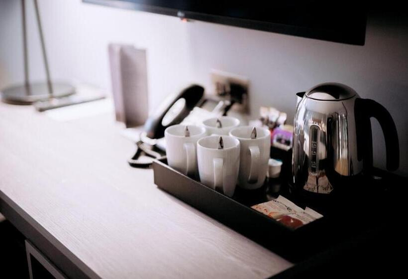 Номер Стандарт, The Tytherington