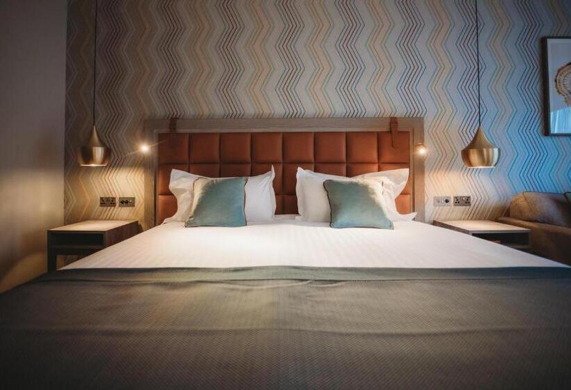 Номер Стандарт, The Tytherington