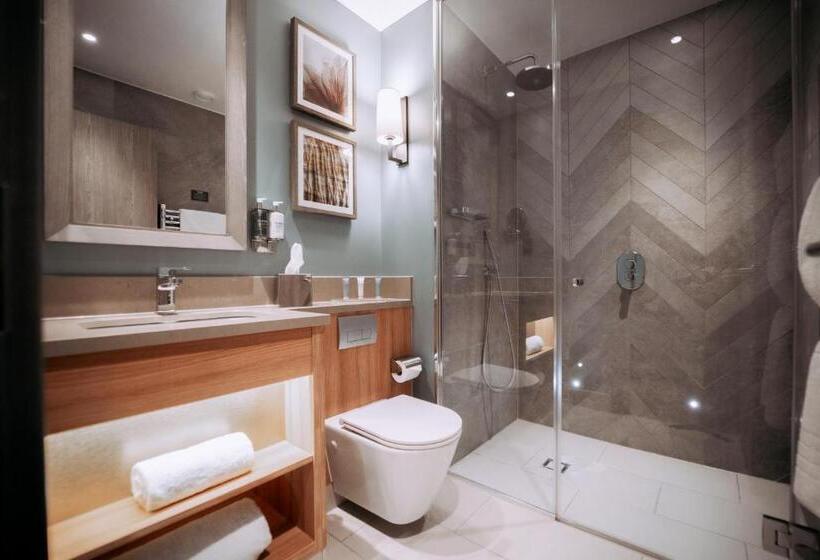 Семейный Номер, The Tytherington