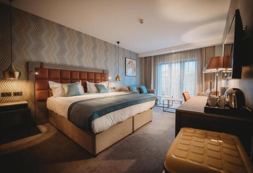 Семейный Номер, The Tytherington