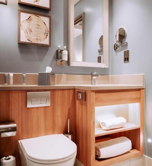 Семейный Номер, The Tytherington