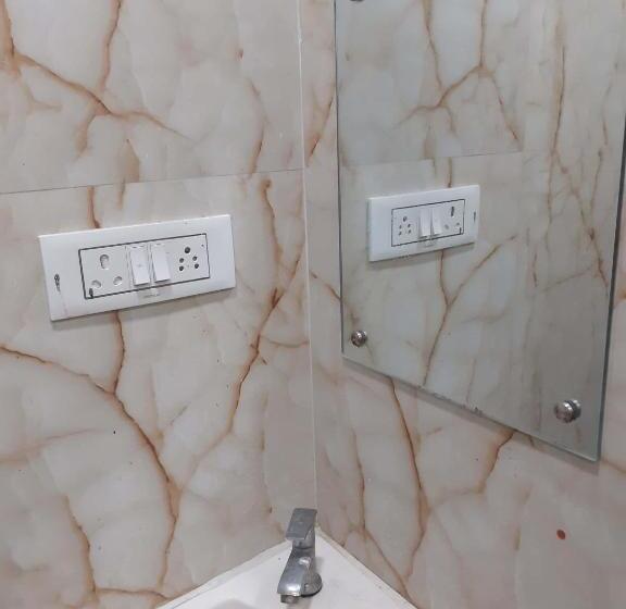 اتاق لوکس با تخت بزرگ, Lake Town Guest House