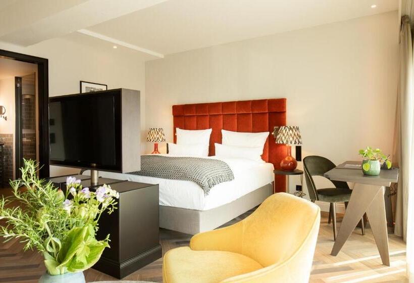 غرفة قياسية, Das James