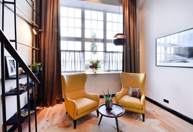 غرفة قياسية, Das James