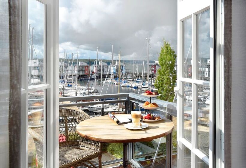 غرفة قياسية مزوَّدة بشُرفة, Das James