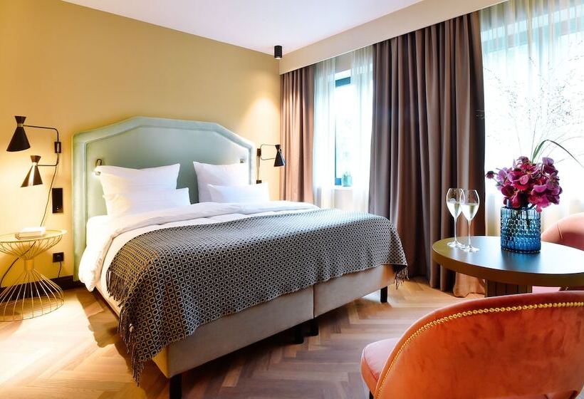 جناح جونيور, Das James