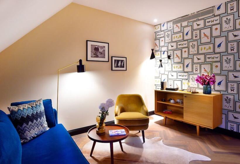 جناح جونيور, Das James