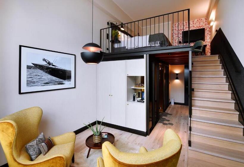 غرفة قياسية, Das James