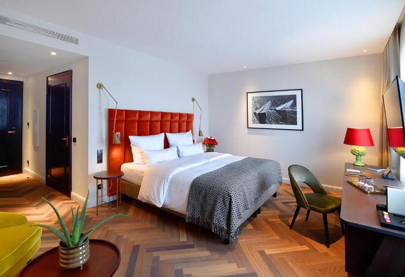 غرفة قياسية, Das James