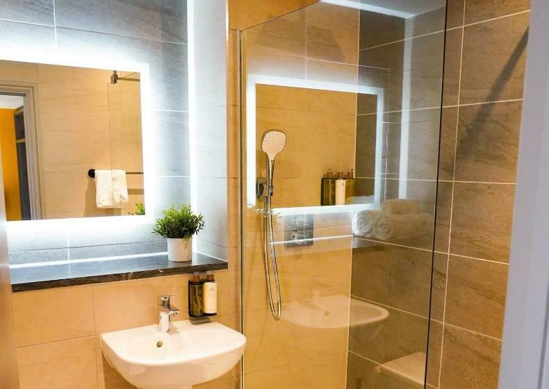 デラックスルーム, Great North