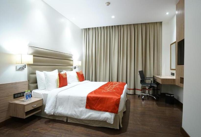 キングサイズベッドのデラックスルーム, Ramada By Wyndham Aligarh Gt Road