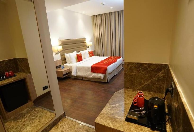 キングサイズベッドのデラックスルーム, Ramada By Wyndham Aligarh Gt Road