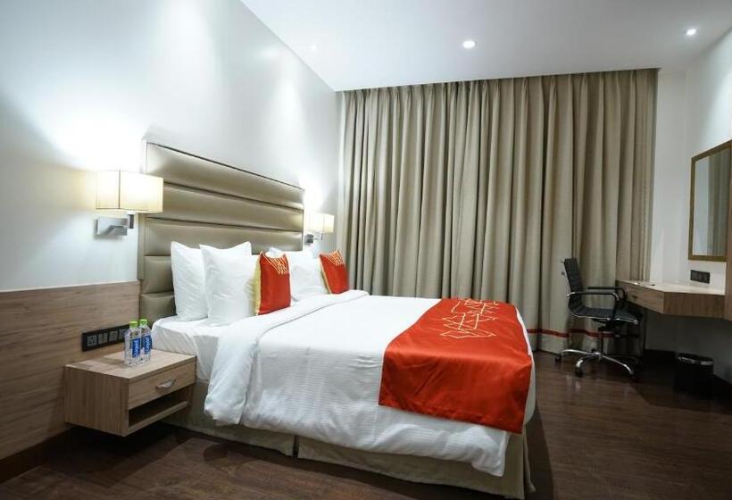 身障者適用キングサイズベッドルーム, Ramada By Wyndham Aligarh Gt Road