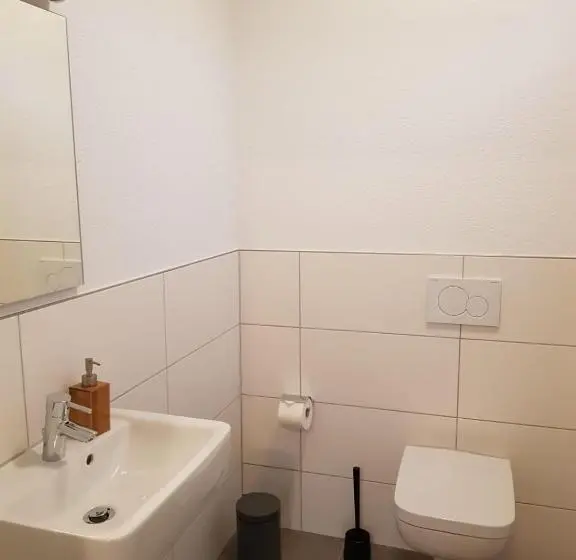 １ベッドルームアパートメント, Wh Boardinghouse