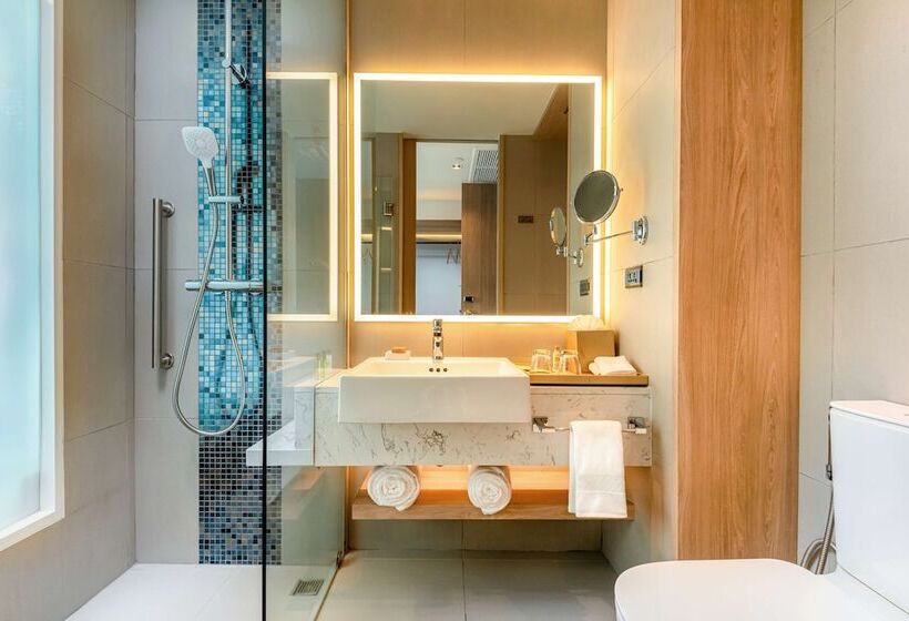 ダブルベッドスタンダードルーム, Hilton Garden Inn Phuket, Thailand