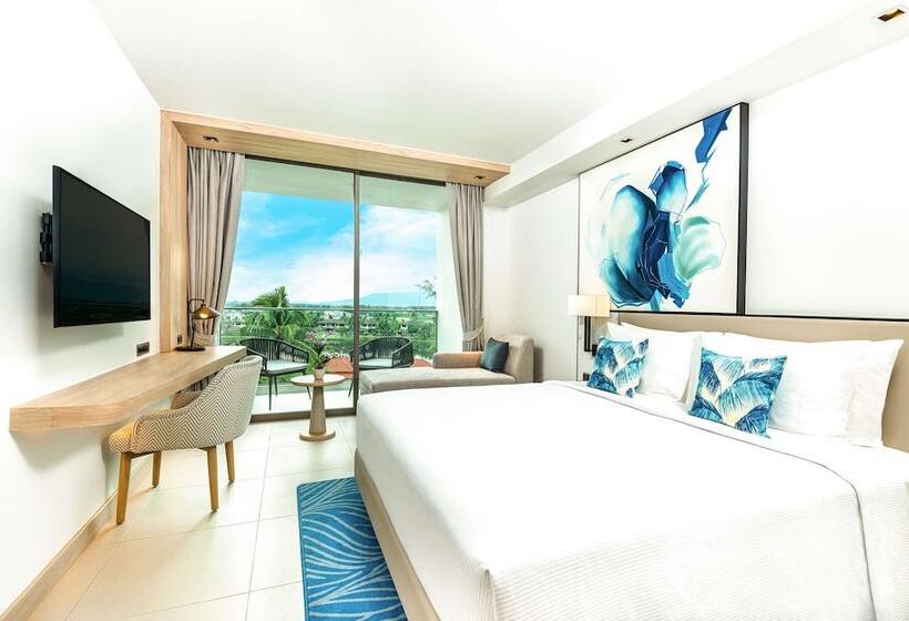 발코니가 있는 프리미엄 룸, Hilton Garden Inn Phuket, Thailand