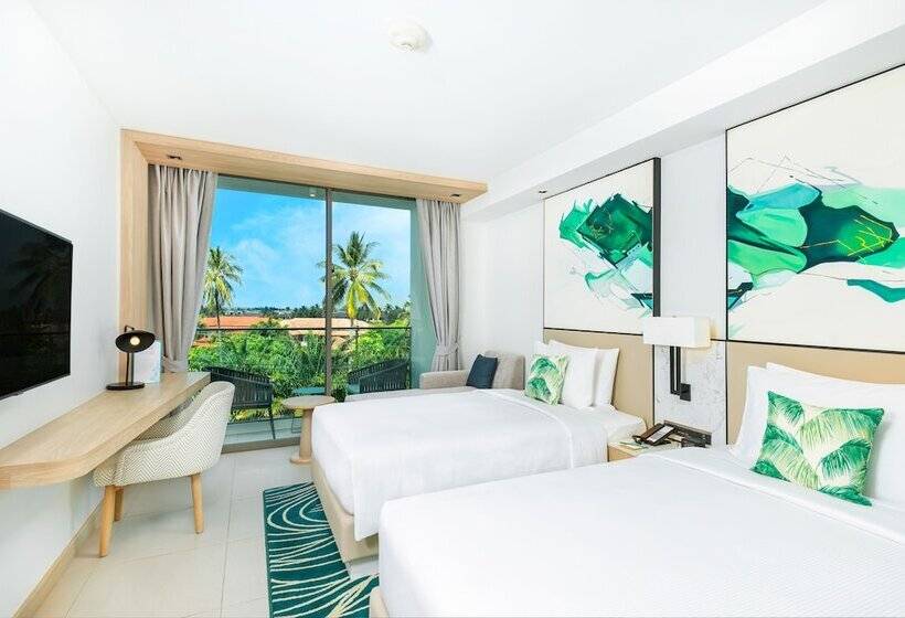 Номер Premium с Балконом, Hilton Garden Inn Phuket, Thailand