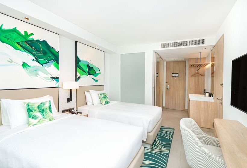 발코니가 있는 프리미엄 룸, Hilton Garden Inn Phuket, Thailand