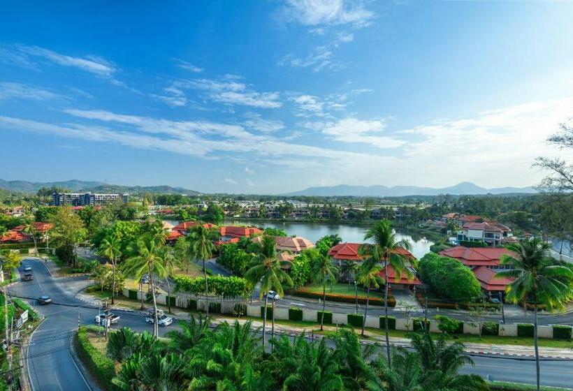 발코니가 있는 프리미엄 룸, Hilton Garden Inn Phuket, Thailand