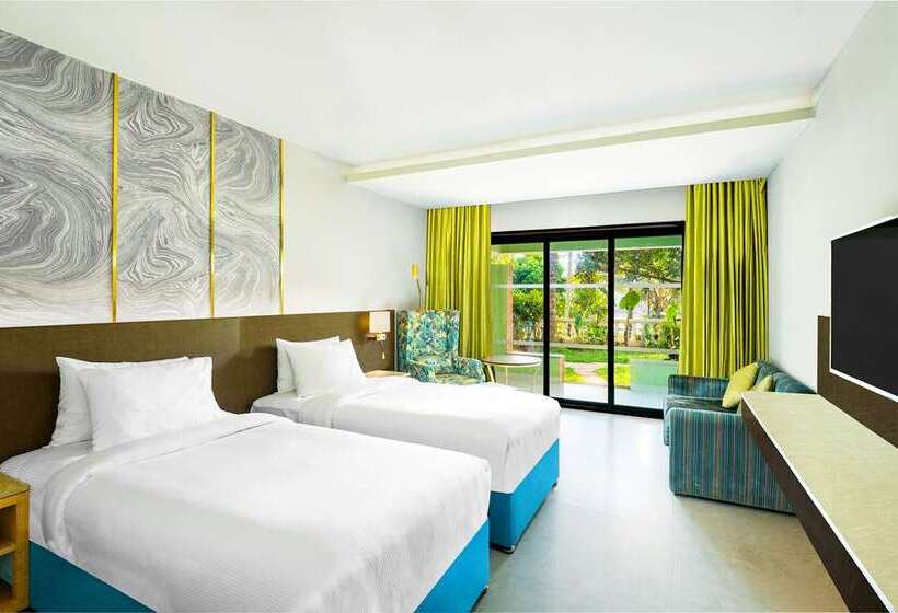 Номер Premium с Балконом, Hilton Garden Inn Phuket, Thailand