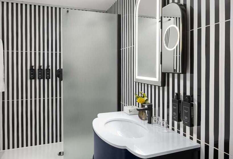 발코니가 있는 프리미엄 룸, Hilton Garden Inn Phuket, Thailand