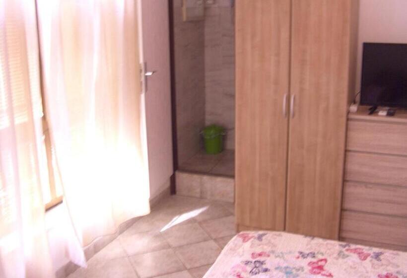 스탠다드 스튜디오, Guest House Villa Jadera