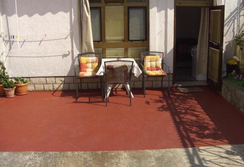 스탠다드 스튜디오, Guest House Villa Jadera